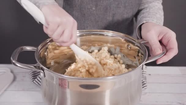 Mehl Mit Anderen Zutaten Vermischen Einen Kuchen Backen — Stockvideo