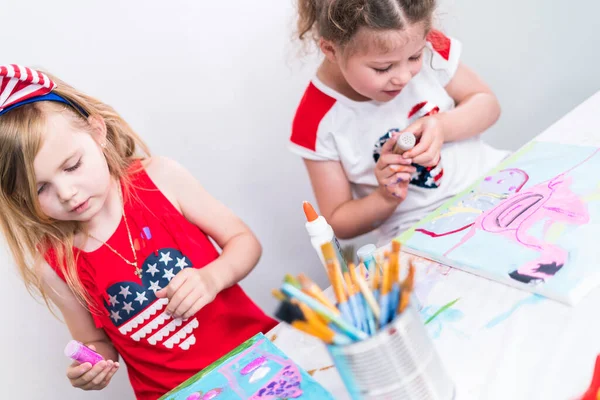 Kleine Mädchen Malen Juli Auf Leinwand — Stockfoto