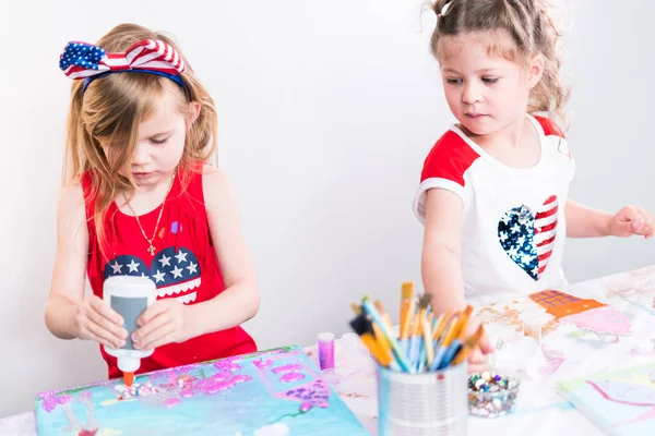 Meninas Estão Pintando Tela Julho Festa — Fotografia de Stock