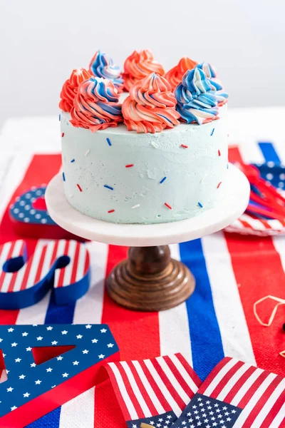 Rood Wit Blauw Ronde Vanille Cake Met Boterroom Glazuur Voor — Stockfoto