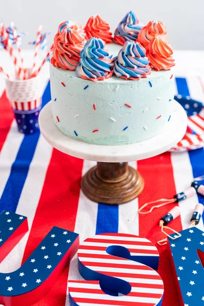 Rood Wit Blauw Ronde Vanille Cake Met Boterroom Glazuur Voor — Stockfoto