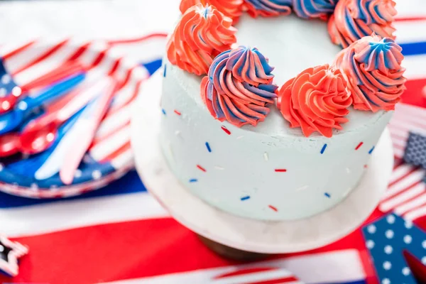 Rood Wit Blauw Ronde Vanille Cake Met Boterroom Glazuur Voor — Stockfoto