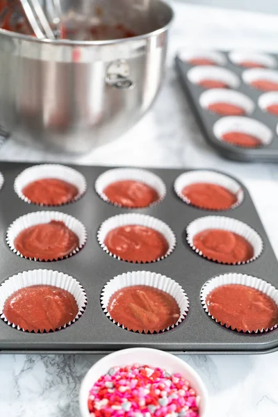 Scooping Cupcake Batter Cupcake Pan Bake Red Velvet Cupcakes — Stock Photo, Image