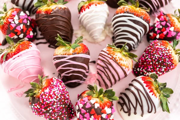 Variety Chocolate Dipped Strawberries Pink Cake Stand — Stock Photo, Image