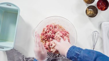 Düz yatıyordu. Adım adım. Bardak karıştırma kabında klasik sığır etli rulo köfte tarifi karışımı..