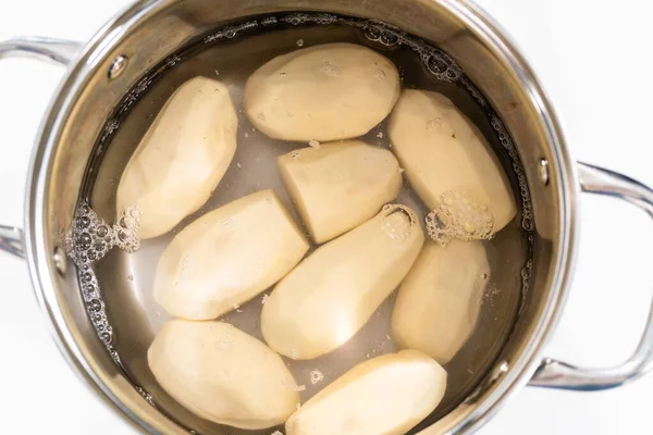 Batatas Grandes Descascadas Fervendo Uma Panela Cozinha — Fotografia de Stock