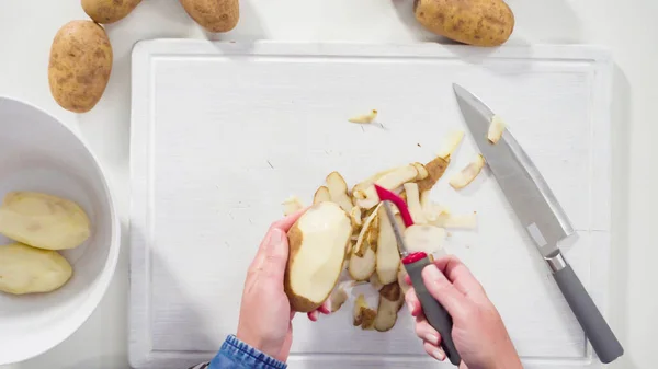 Flat Lay Step Step Peeling Large Yellow Potatoes Vegetable Peeler — Stock Photo, Image