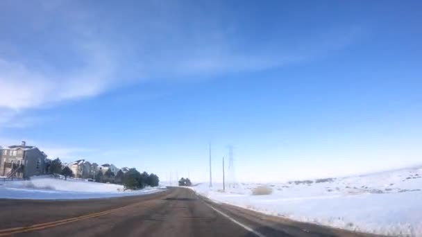 Dirigir Uma Estrada Rural Nos Subúrbios Americanos Manhã Inverno — Vídeo de Stock