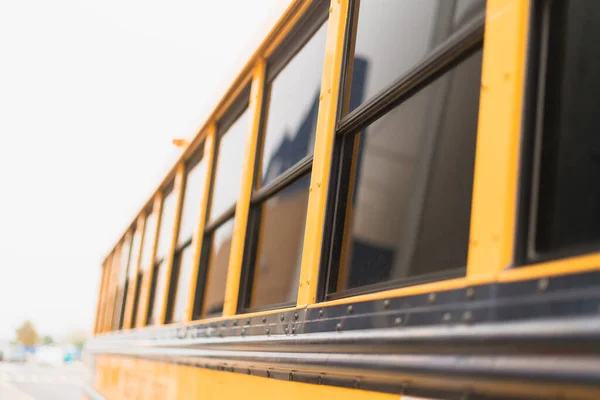 Detailní Záběry Žlutého Školního Autobusu Výlet — Stock fotografie