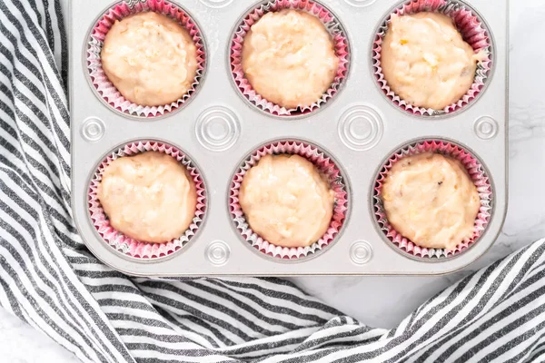 Bananenbrotteig Muffinform Schaufeln Muffins Backen — Stockfoto