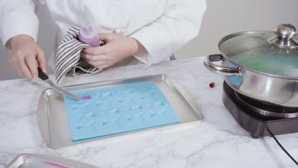 Stap Voor Stap Het Maken Van Chocolade Zeemeermin Staarten Een — Stockvideo