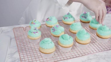 Çikolatalı deniz kızı kuyruğu yapmak vanilyalı kek.