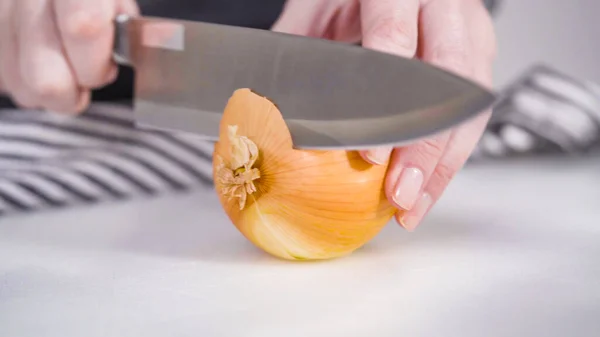 Curring Zeleniny Bílém Řezání Palubě Vařit Vegetariánské Bílé Fazolové Polévky — Stock fotografie