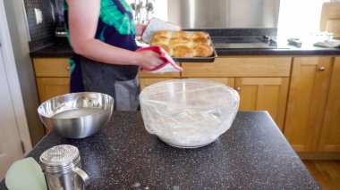 Adım adım. Konut mutfağında ekşi ekmek pişirmek.