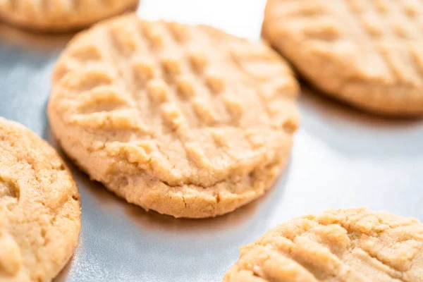 Freshly Baked Peanut Butter Cookies Baking Sheet — Stock Photo, Image