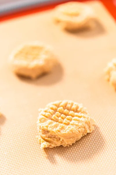 Placing Peanut Butter Cookie Dough Silicone Mats Baking — Stock Photo, Image