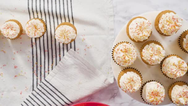 Forros Magdalenas Con Cupcakes Frambuesa Chocolate — Vídeo de stock