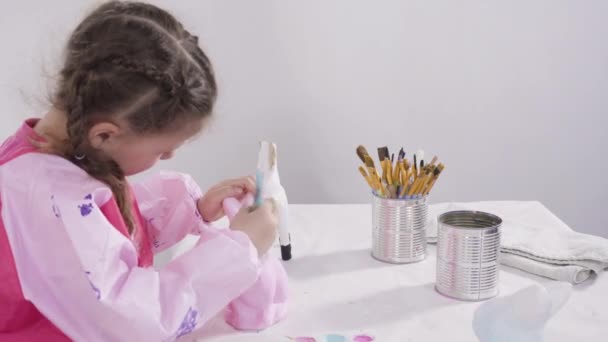 Menina Trabalhando Seu Projeto Arte Para Ensino Distância Casa Durante — Vídeo de Stock