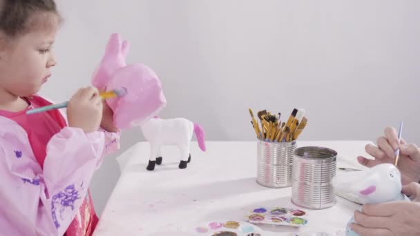 Niña Que Trabaja Proyecto Arte Para Aprendizaje Distancia Casa Durante — Vídeo de stock