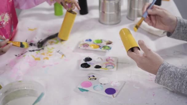 Pose Plate Papier Pour Enfants Faire Des Punaises Papier Partir — Video