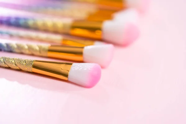 Pinceles Maquillaje Color Unicornio Sobre Fondo Rosa — Foto de Stock