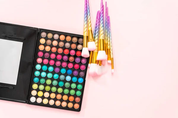 Flat Lay New Eyeshadow Palette Makeup Brushes Pink Background — Stock Photo, Image