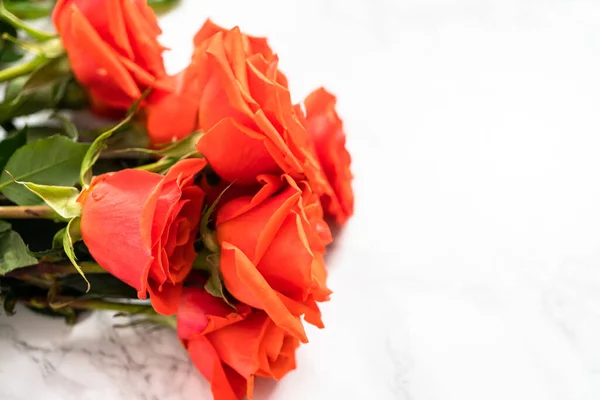 Van Dichtbij Gezien Boeket Van Rood Een Marmeren Achtergrond — Stockfoto