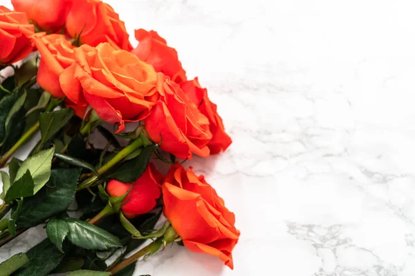 Van Dichtbij Gezien Boeket Van Rood Een Marmeren Achtergrond — Stockfoto