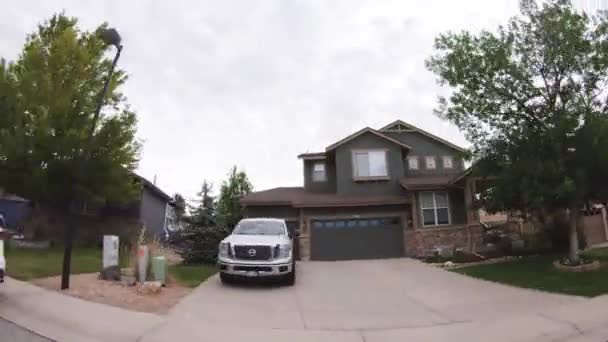 View Typical Suburban Neighborhood Summer Morning — Stock Video