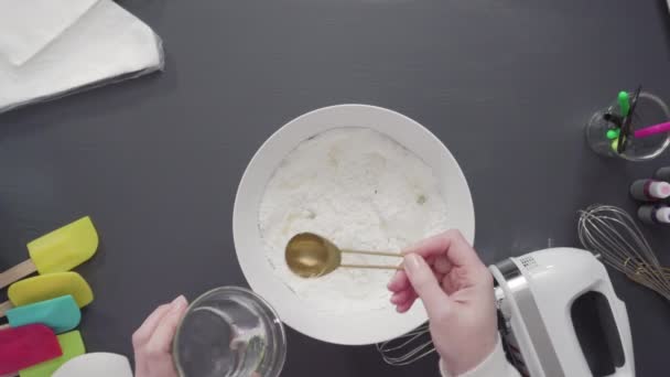 Příprava Potrubí Tašky Barevným Máslovým Polevou Zdobit Jednorožec Téma Vanilkové — Stock video