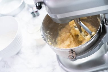 Ev yapımı vanilyalı kek..