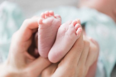 Yeni doğmuş bir bebeğin yaşam tarzı portresi, üç haftalık bir kız bebek..