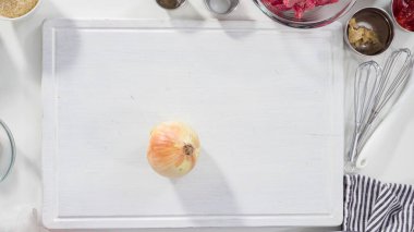 Düz yatıyordu. Adım adım. Bardak karıştırma kabında klasik sığır etli rulo köfte tarifi karışımı..