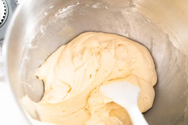 Mixing Ingredients Standing Kitchen Mixer Bake Vanilla Cupcakes — Stock Photo, Image