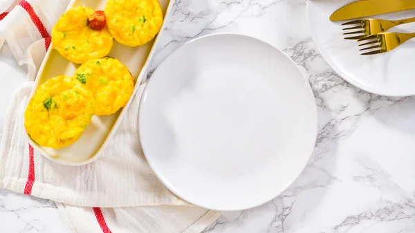 Step Step Flat Lay Bacon Cheese Egg Muffin White Plate — Stock Photo, Image