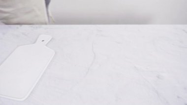 Mardi Gras kutlaması için kremalı İtalyan kremalı vanilyalı kek..