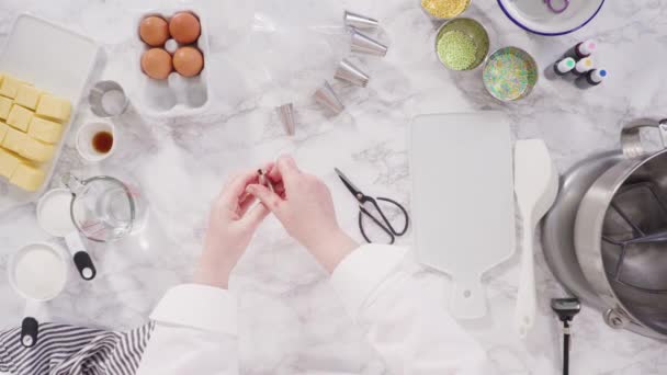 Cobertura Cupcakes Baunilha Com Cobertura Creme Manteiga Italiano Para Celebração — Vídeo de Stock