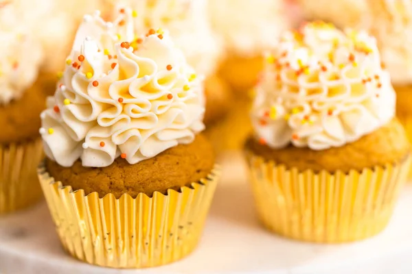 Pumpkin Spice Cupcake Italian Buttercream Sprinkles Cake Stand — Stock Photo, Image