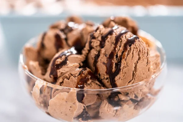 Serving Homemade Chocolate Chip Ice Cream Drizzled Chocolate Glass Bowl — Stock Photo, Image