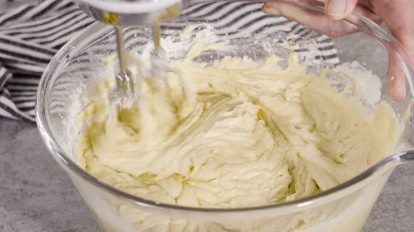 Misturando Ingredientes Massa Para Bolo Libra Limão — Fotografia de Stock