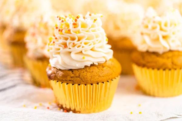 Decorating Pumpkin Spice Cupcake Italian Buttercream Sprinkles — Stock Photo, Image