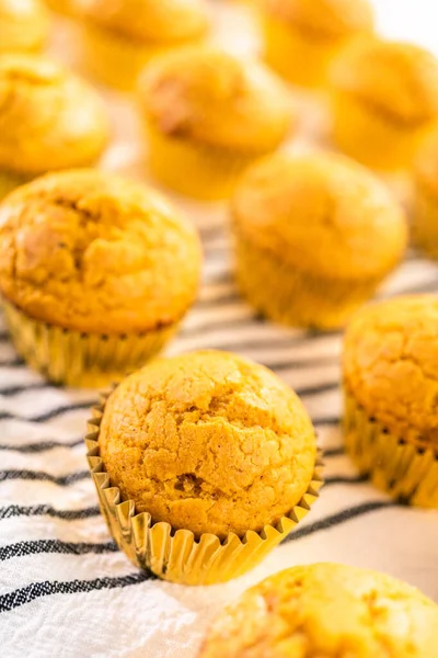 Freshly Baked Pumpkin Spice Cupcake Cooling Kitchen Towel — Stock Photo, Image