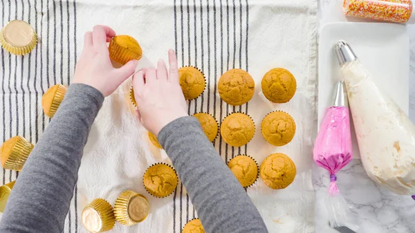 Flat Lay Cooling Freshly Baked Pumpkin Spice Cupcake — Stock Photo, Image