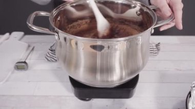 Basit çikolata şekerlemesi yapmak