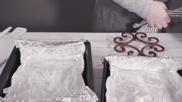 制作简单的巧克力软糖 — 图库视频影像