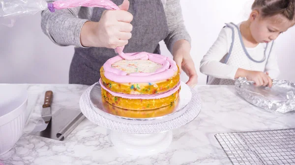 Step Step Frosting Funfetti Cake Layers Pink Buttercream Frosting — Stock Photo, Image
