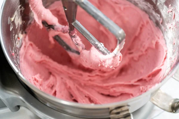 Preparação Creme Framboesa Creme Queijo Creme Cozinha Misturador Para Assar — Fotografia de Stock