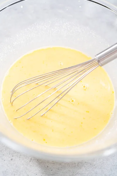 Mezclar Los Ingredientes Tazón Vidrio Para Preparar Pastel Limonero — Foto de Stock