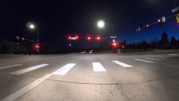 Denver Colorado Usa January 2020 Οδήγηση Τυπικούς Πλακόστρωτους Δρόμους Νύχτα — Αρχείο Βίντεο