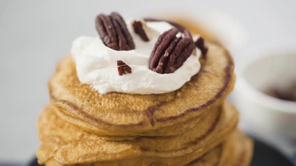 Fazendo Crepes Recém Assados Cozinha — Vídeo de Stock